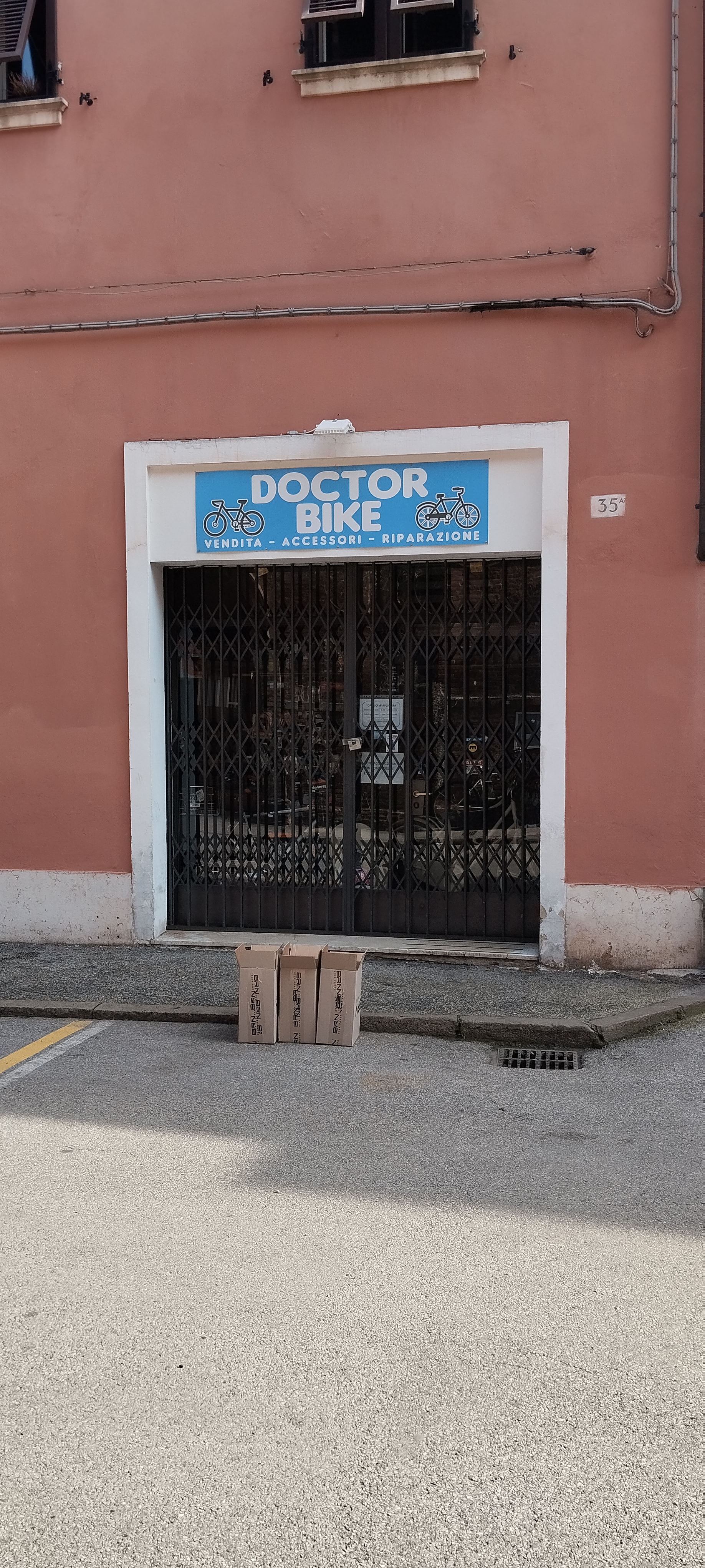 Esterno di Doctor Bike in Via de’ Romei 35a